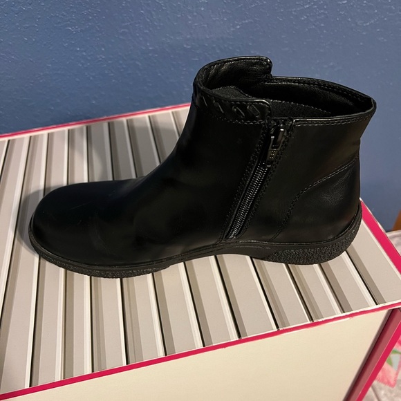 Croft & Barrow Size 7 1/2M Black Boots EUC - Picture 5 of 9